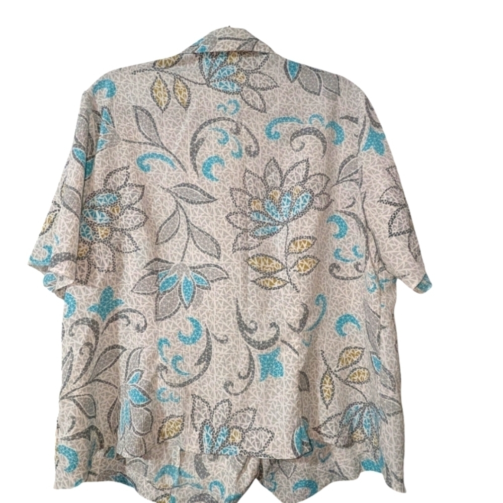 Plus Size Top - Picture 2 of 3